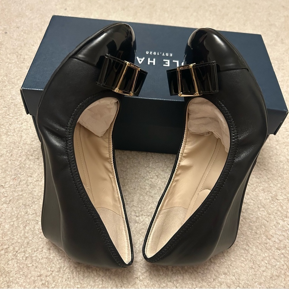 Cole Haan Emory Bow Wedge Pumps in Black Size 6.5B - Picture 7 of 11
